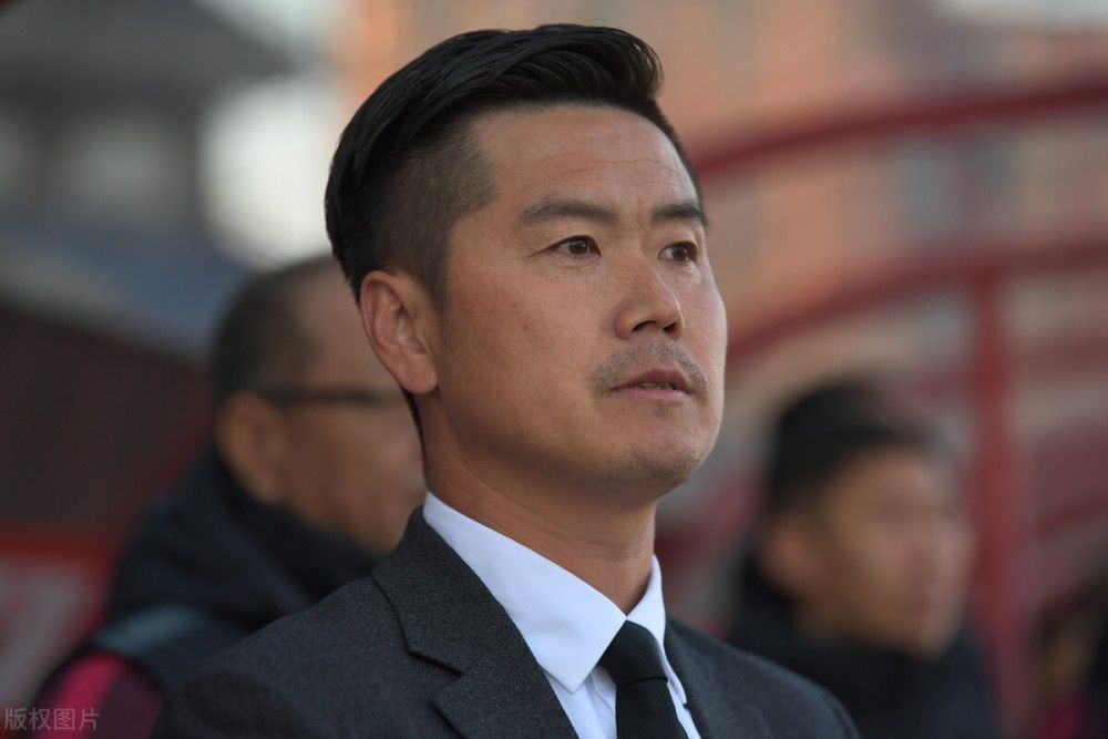 据了解，由于拉特克利夫会带来他认为能扭转局面的人，所以曼联现任足球总监约翰-默塔夫也将离开现有职位——在CEO阿诺德之后。